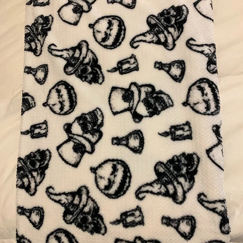 Plush Halloween Skulls & Pumpkins Throw Blanket - LIKE NEW